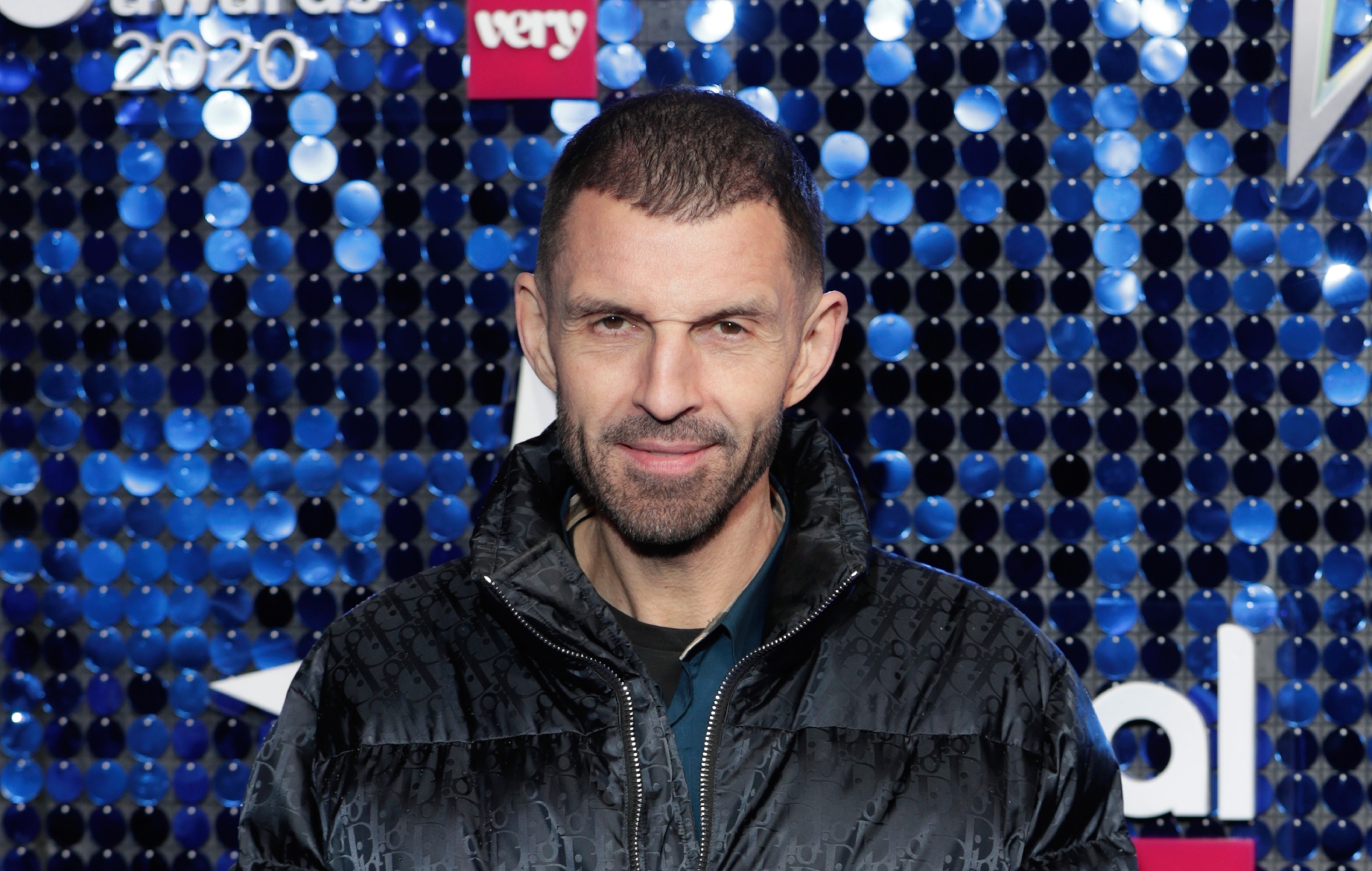 Былы радыё 1 DJ Tim Westwood абвінавачаны ў чатырох артыкулах згвалтавання
