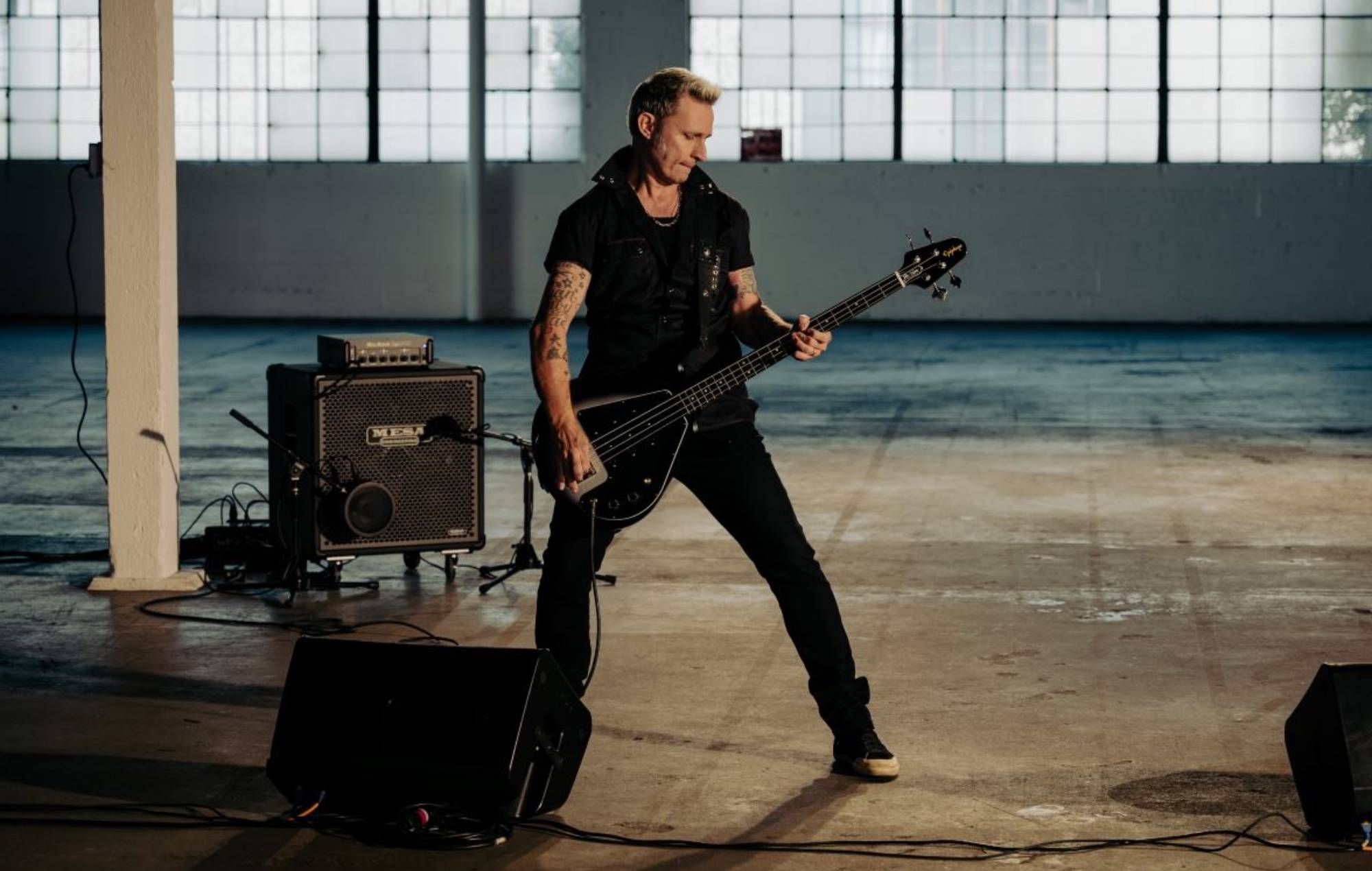Майк Дырнт з Green Day аб'яднаўся з Epiphone, каб выпусціць фірмовую бас-гітару Grabber G-3