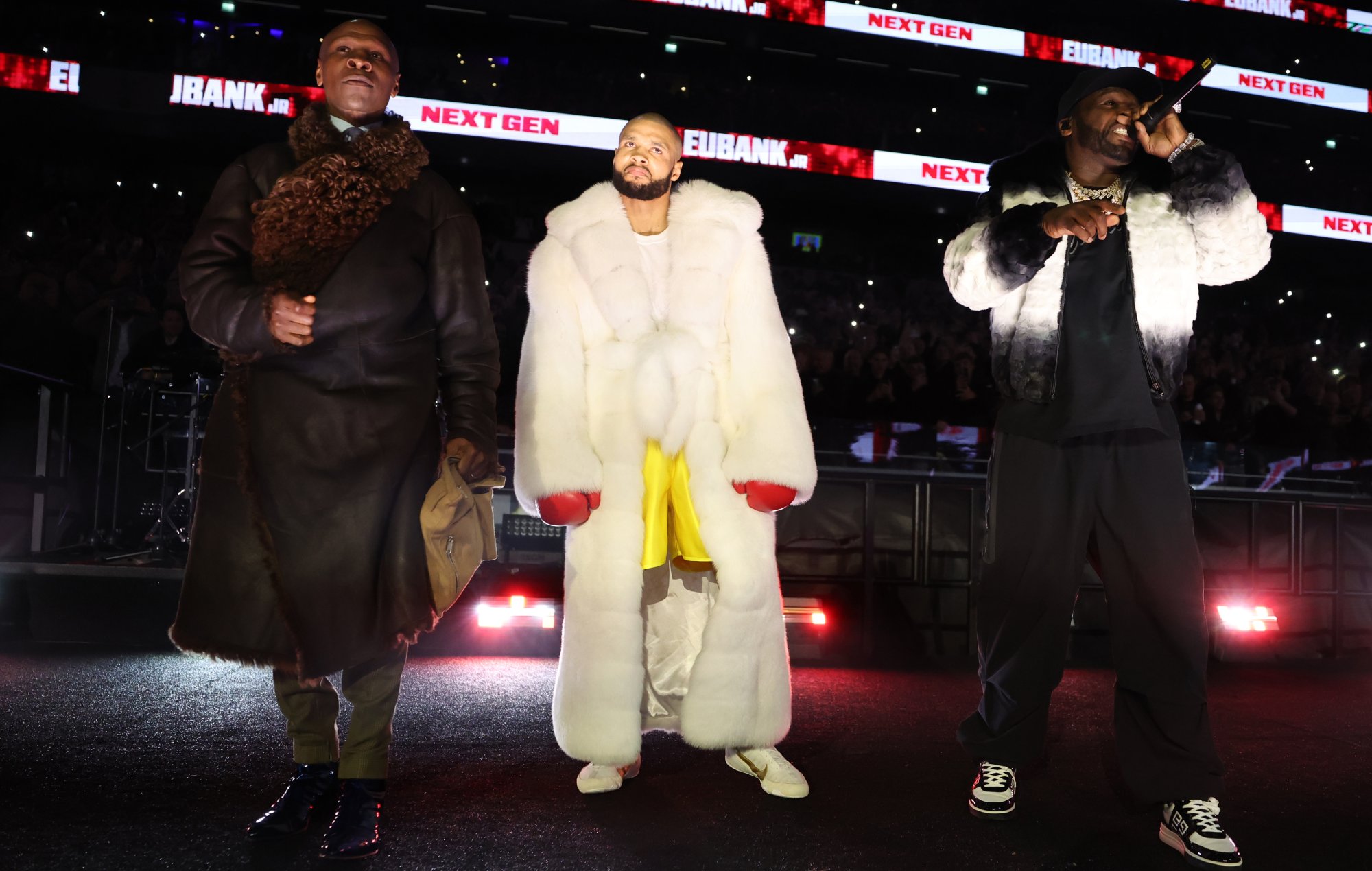Глядзіце саўндтрэк 50 Cent, як Крыс Юбэнк-малодшы выступае на рынгу падчас бою Конара Бэна