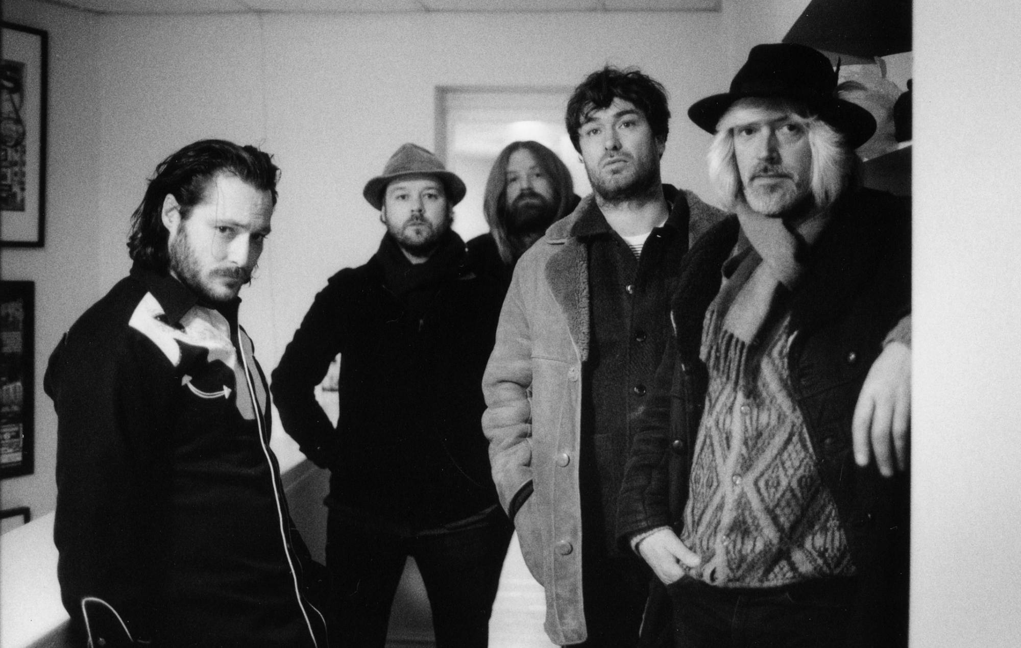 The Coral выпусцілі змрочны святочны сінгл "Cursed Carol" "She Died On Christmas Day"