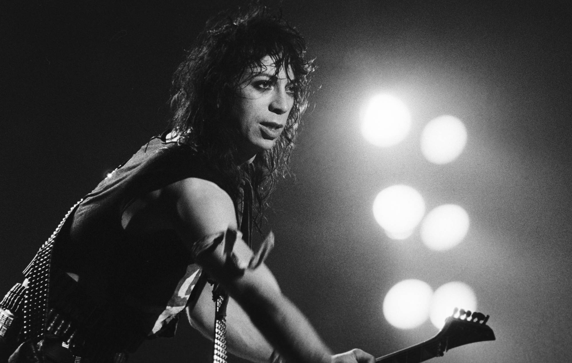 Былы гітарыст KISS Віні Вінцэнт абараняе продаж новага кампакт-дыска за 225 долараў