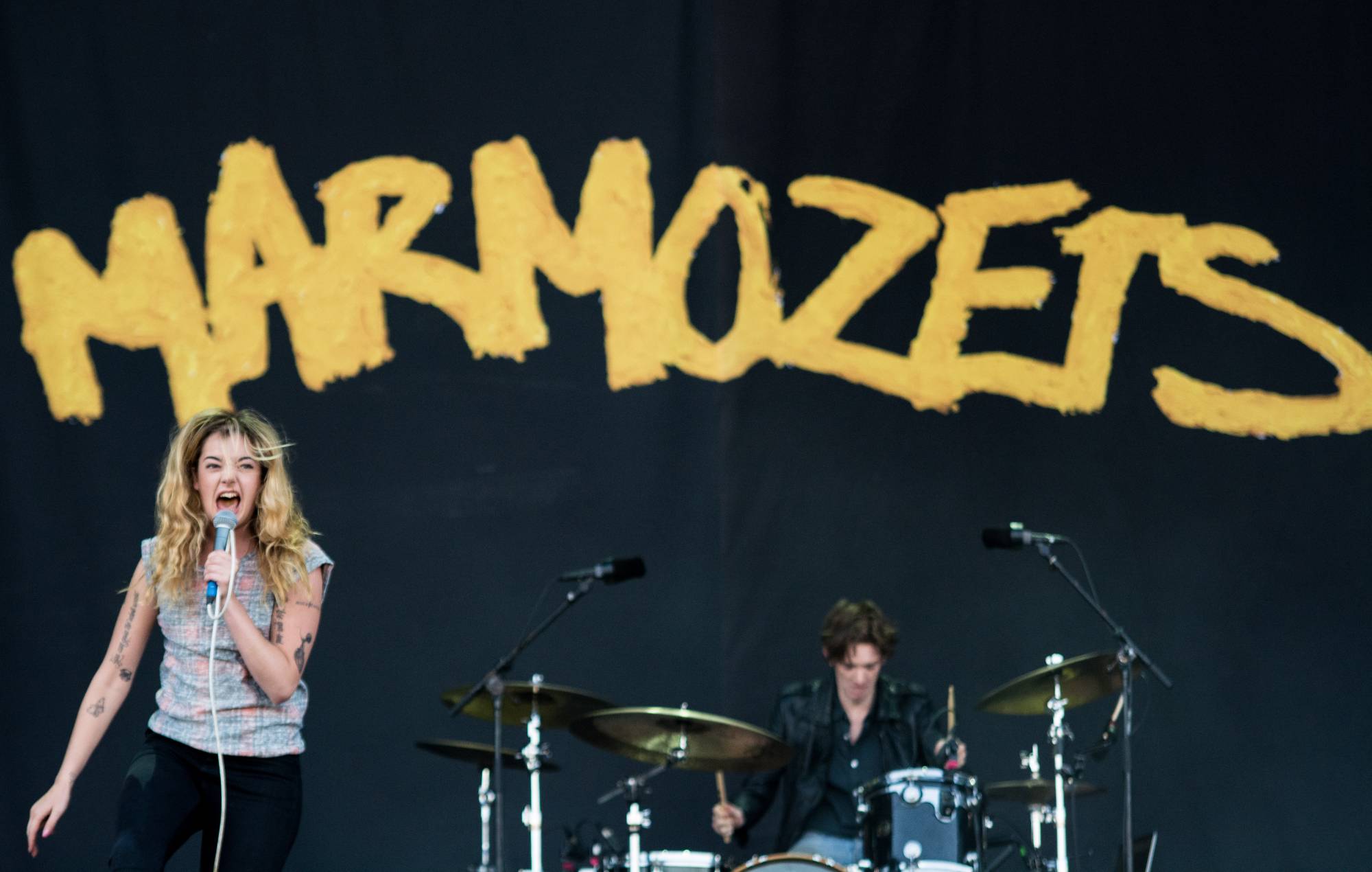 Бека Макінтайр і Джош Макінтайр з Marmozets выступаюць на NOS Alive Festival 2015 у Лісабоне, Партугалія. (Фота Pedro Gomes/Redferns праз Getty Images)