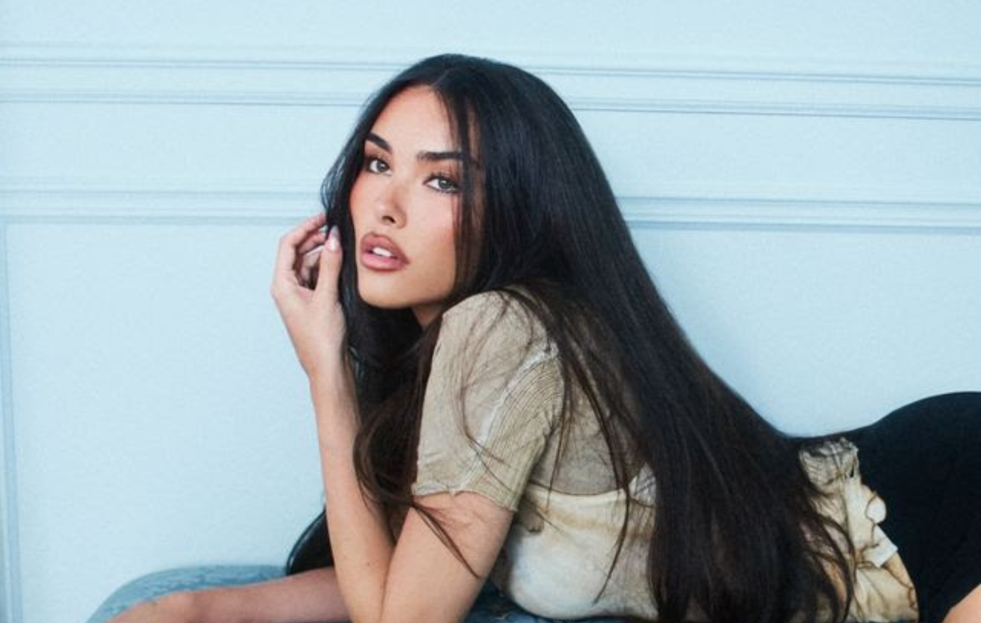 Madison Beer абвяшчае сусветнае турнэ "The Locket" у 2026 г., уключаючы даты ў Вялікабрытаніі і Еўропе