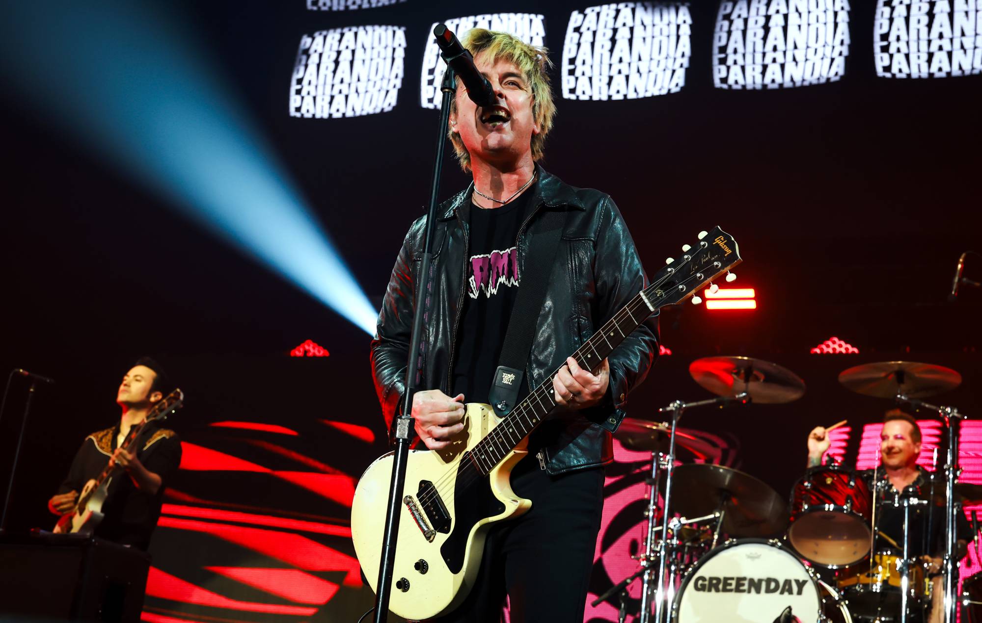 Глядзіце Білі Джо Армстранга з Green Day, які жартуе адваротным адлікам па вяртанні на фестываль iHeartRadio пасля сумна вядомага краху 2012 года