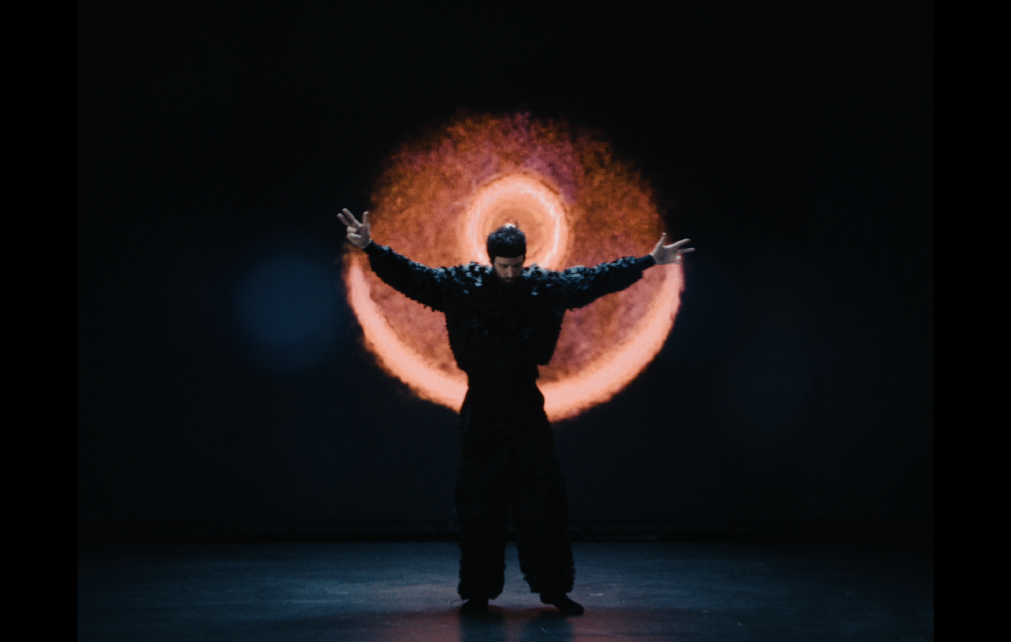 Kasabian аб супрацоўніцтве з Кэлвінам Харысам для «Release The Pressure»: «Вашавая атмасфера ў гатэлях»