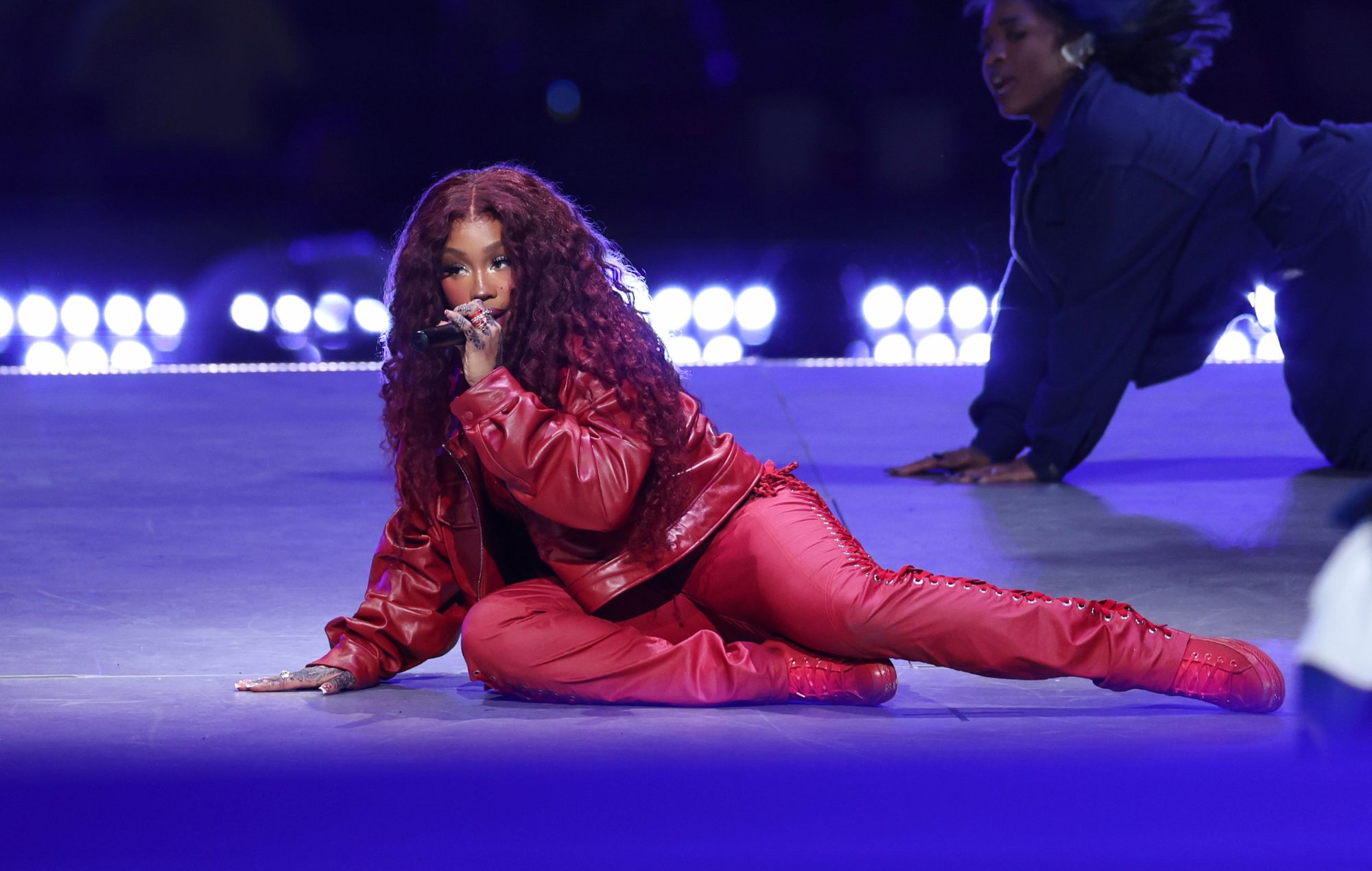 Слухайце новы эфірны сінгл SZA "Save The Day"