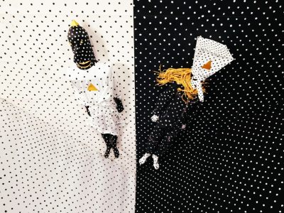 Вірусны дуэт у масках Angine de Poitrine анансуе новы альбом «Vol. II’ перад сусветным турнэ ў 2026 годзе