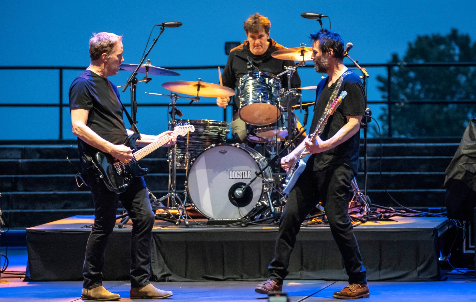 Dogstar Кіану Рыўза анансуе новы альбом "All In Now" і тур па Паўночнай Амерыцы