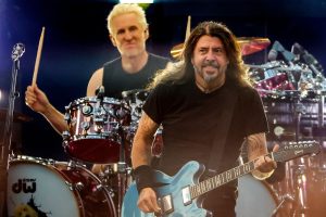 Foo Fighters кажуць, што яны “прынялі рашэнне, што гэта лепш для ўсіх бакоў” напярэдадні звальнення Джоша Фрыза, і абмяркоўваюць сыход Уільяма Голдсміта