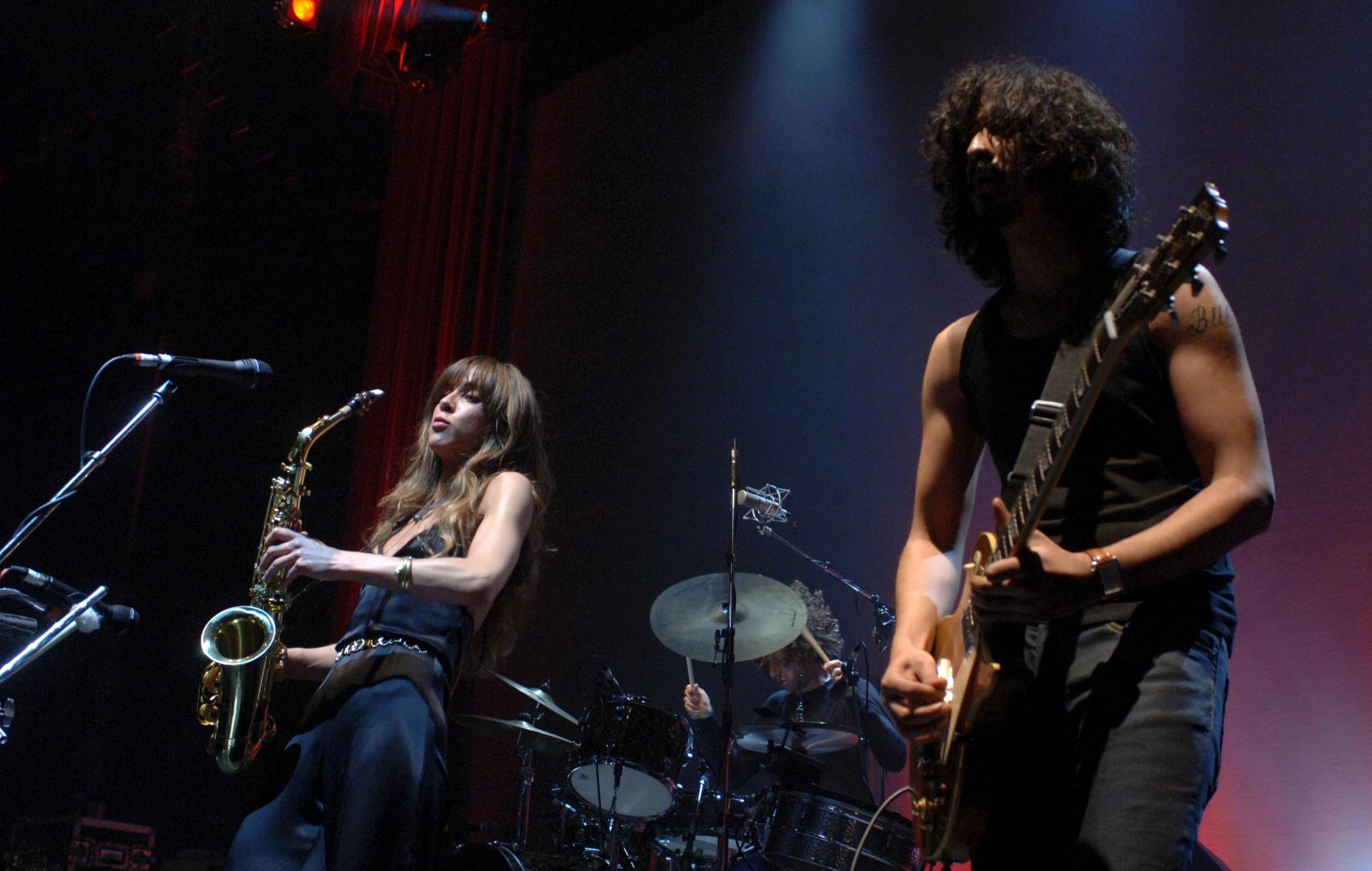 Любоў да музыкі, нянавісць да расізму пасля таго, як былы гітарыст Zutons Боян Чоўдхуры "напаў на банду хлопцаў" у Ліверпулі