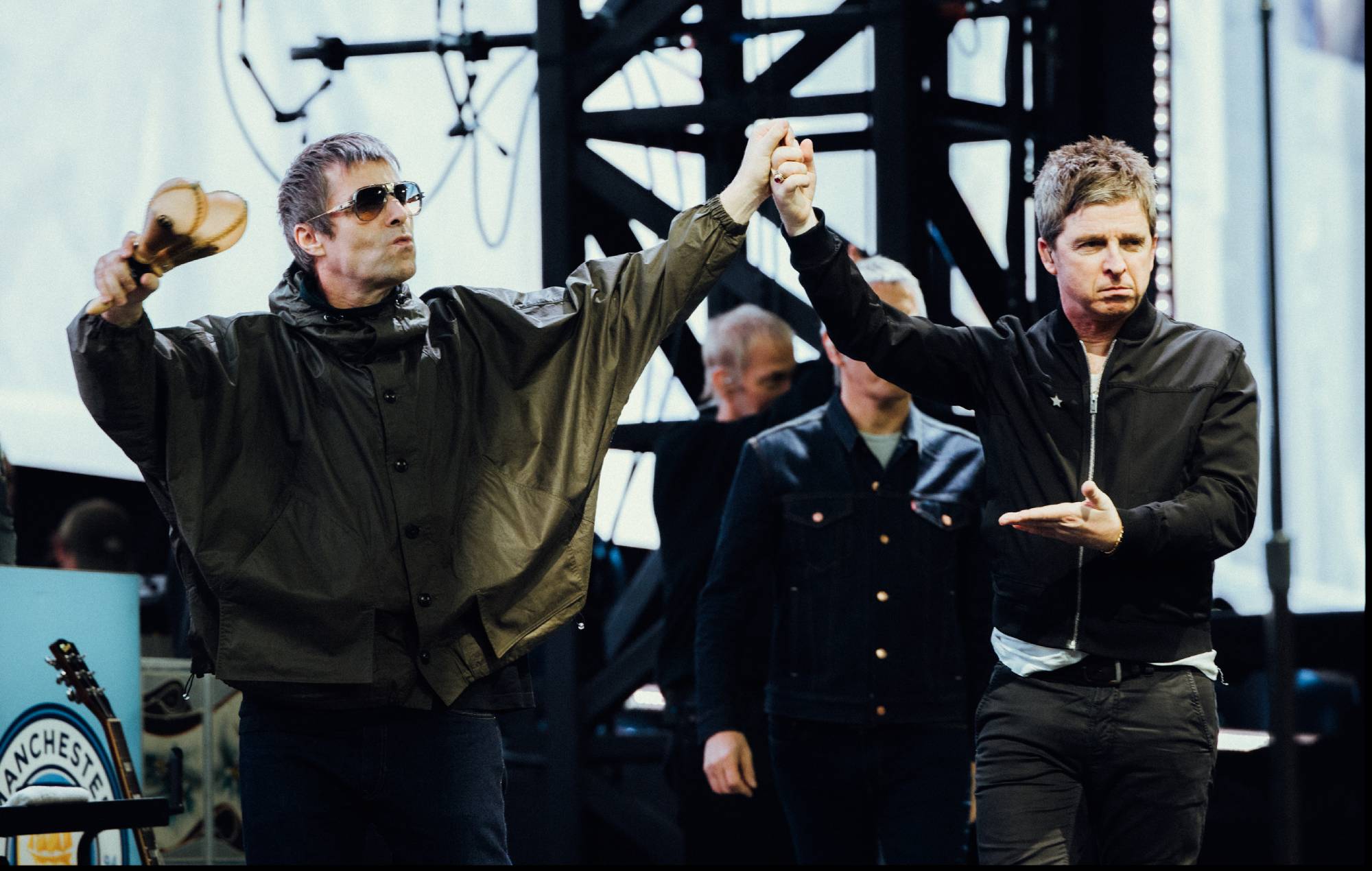 Ліам і Ноэль Галахер разам святкуюць поспех Манчэстэр Сіці на Кубку Карабао