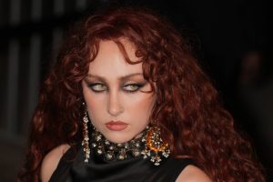 Мэр Рыа забараніў Чаппел Роан удзельнічаць у музычным фестывалі пасля таго, як Жаржыньё заявіў, што яе ахоўнік пакінуў яго 11-гадовую дачку “ў слязах”