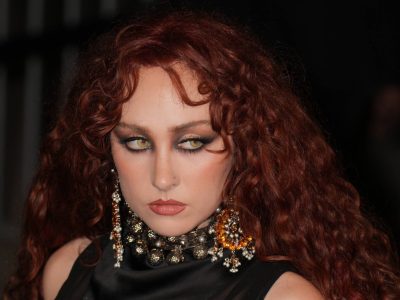 Мэр Рыа забараніў Чаппел Роан удзельнічаць у музычным фестывалі пасля таго, як Жаржыньё заявіў, што яе ахоўнік пакінуў яго 11-гадовую дачку “ў слязах”