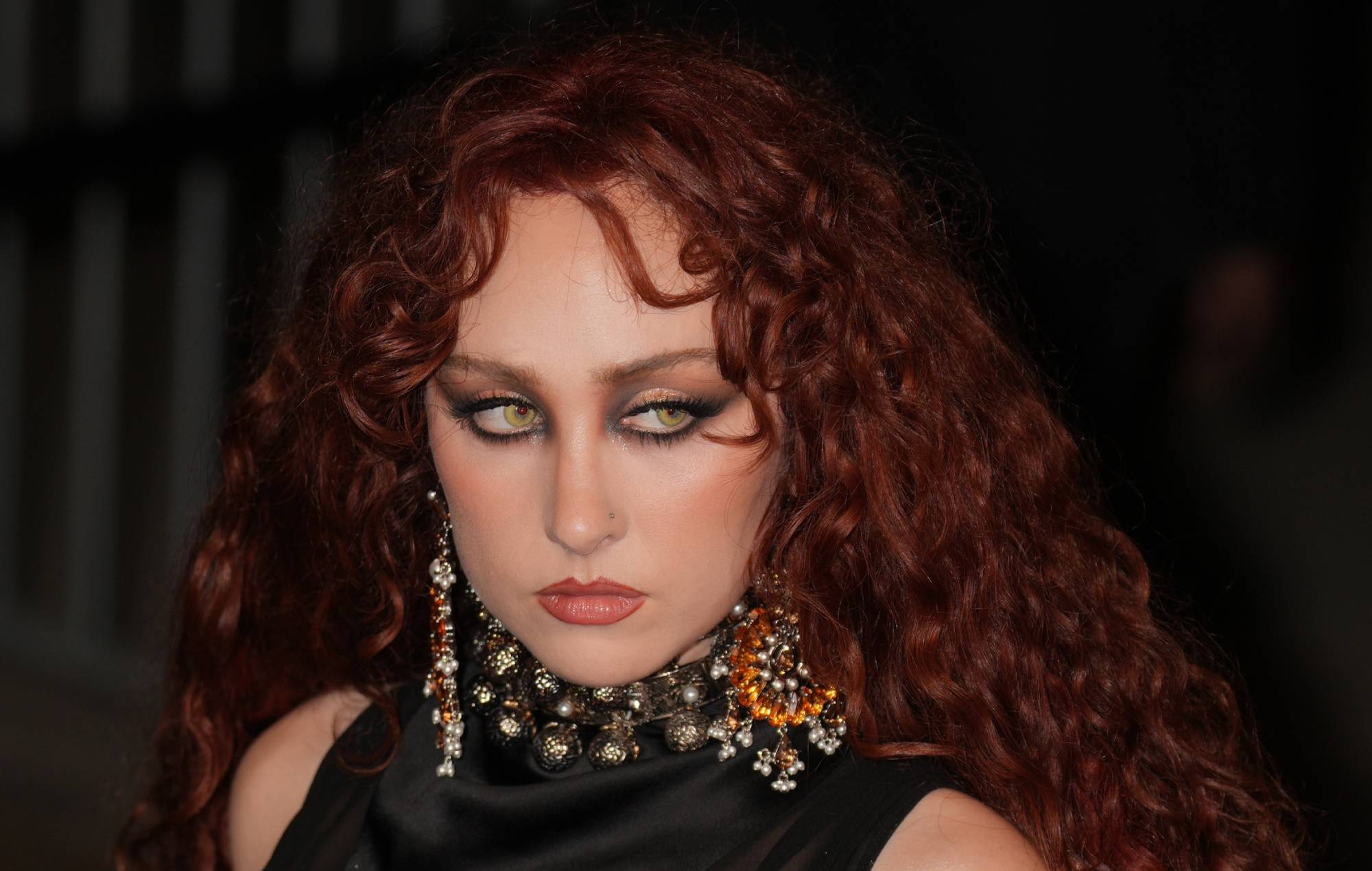 Мэр Рыа забараніў Чаппел Роан удзельнічаць у музычным фестывалі пасля таго, як Жаржыньё заявіў, што яе ахоўнік пакінуў яго 11-гадовую дачку "ў слязах"