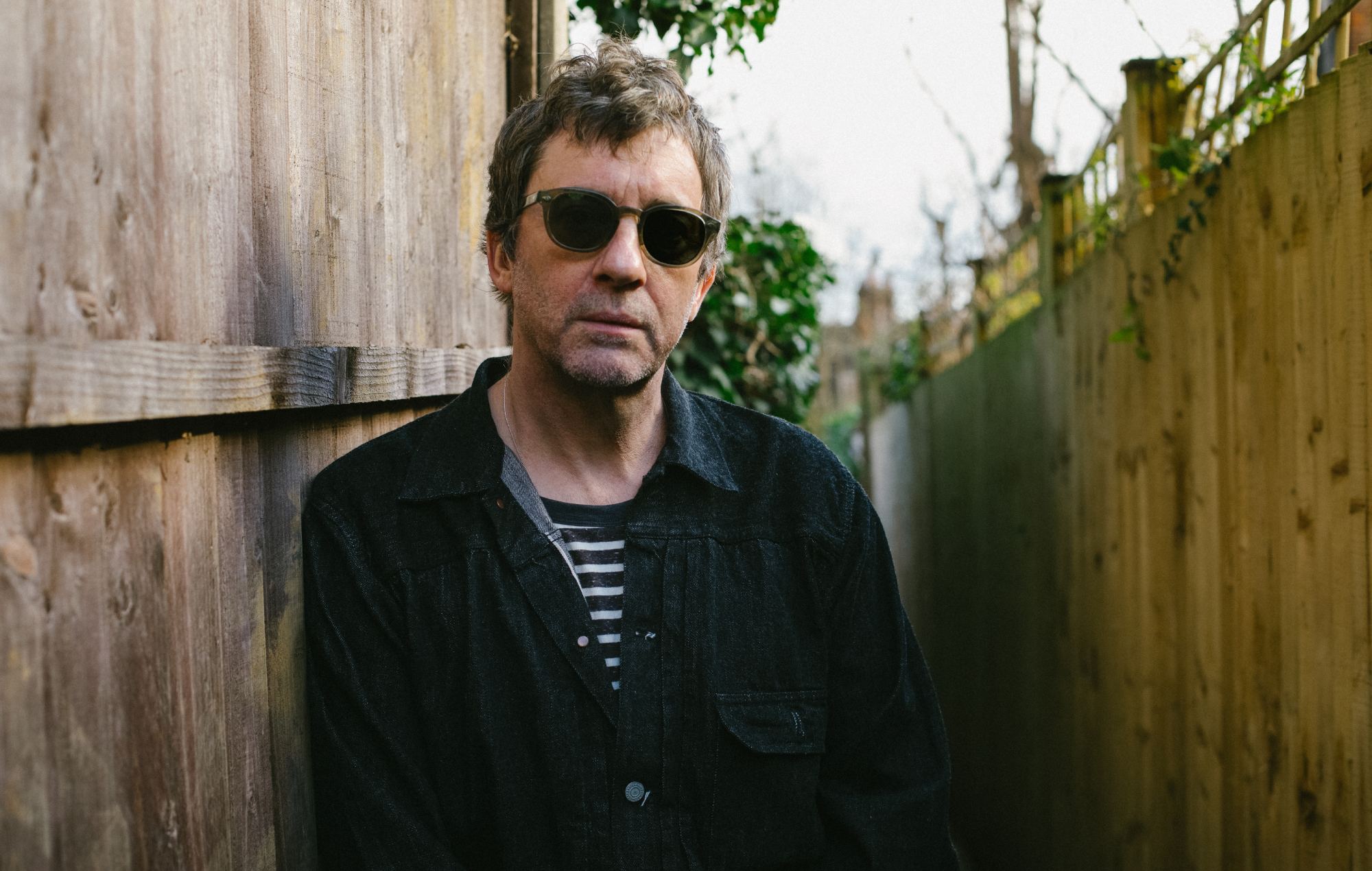 Грэм Коксан выпусціць альбом 2011 года, які ніколі не чуў, "Castle Park" і перавыдае сольны каталог