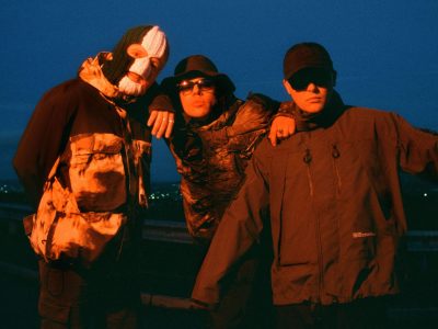 трыо, якое захапляе загалоўкі, дасягае моцы і сталасці