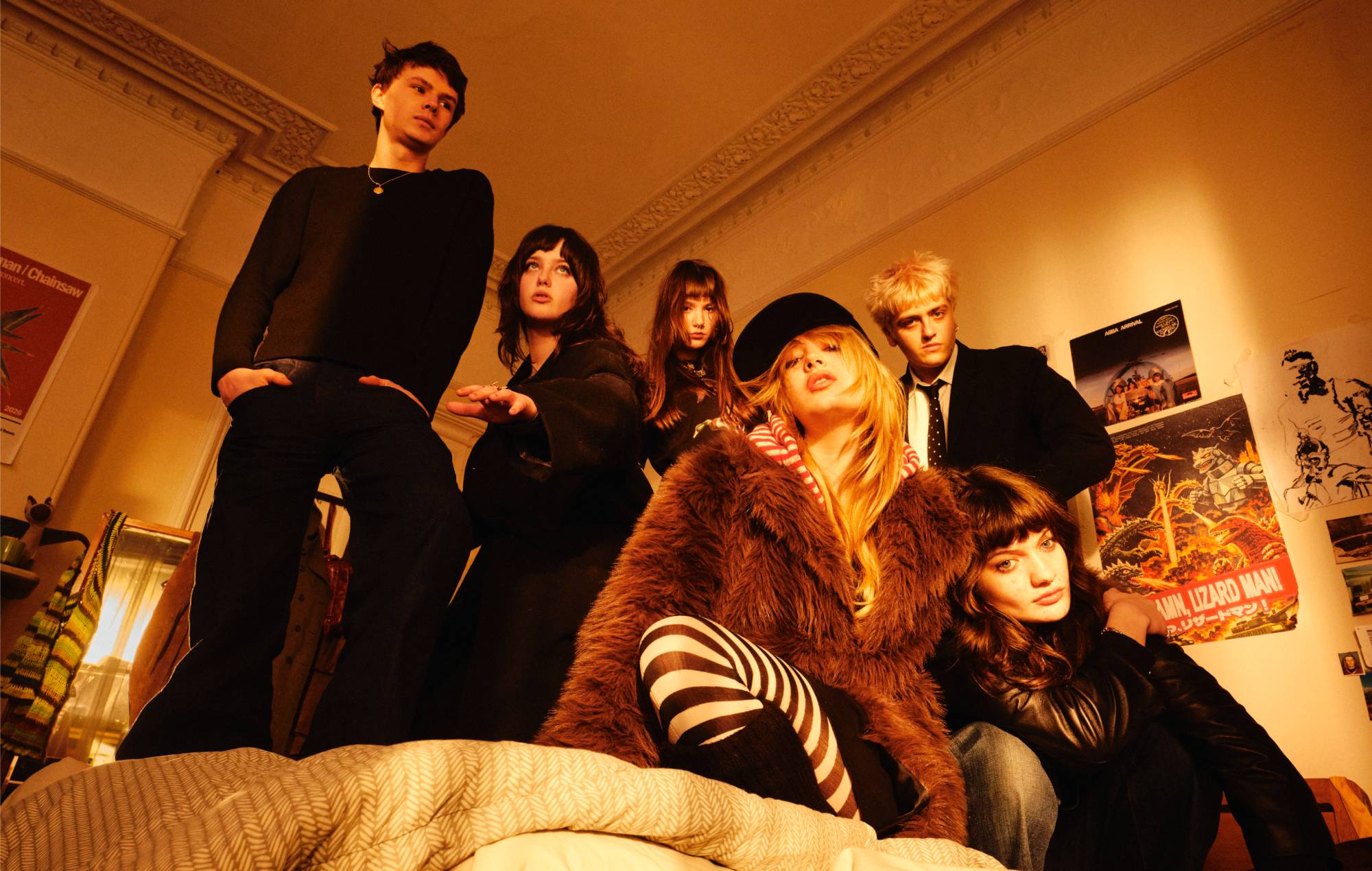 Man/Woman/Chainsaw анонсуюць доўгачаканы дэбютны альбом "Cannonball" пульсуючым сінглам "Nosedive"