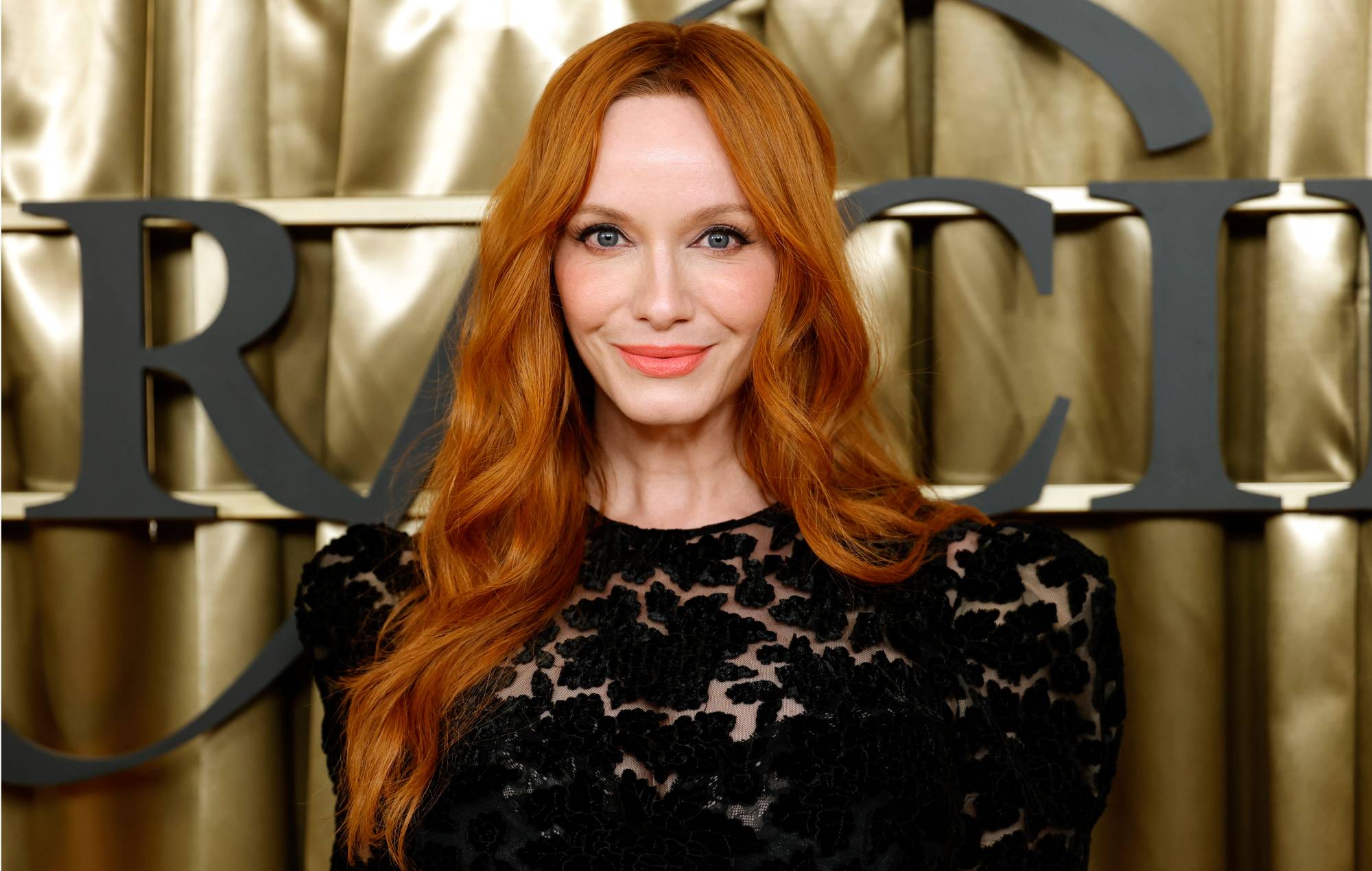 Першакрасавіцкага дня Крысціна Хендрыкс сыграла ды-джэй-сэт у бары Сан-Дыега з напоўненым інды-музыкай "shoe pop dream gaze"