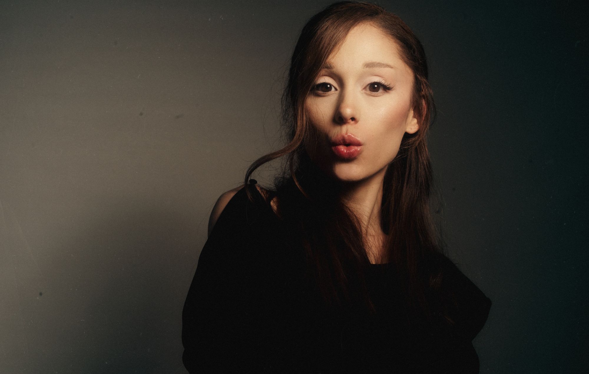 «Тое, што поўна жыцця і расце праз расколіны чагосьці халоднага, жорсткага і складанага»