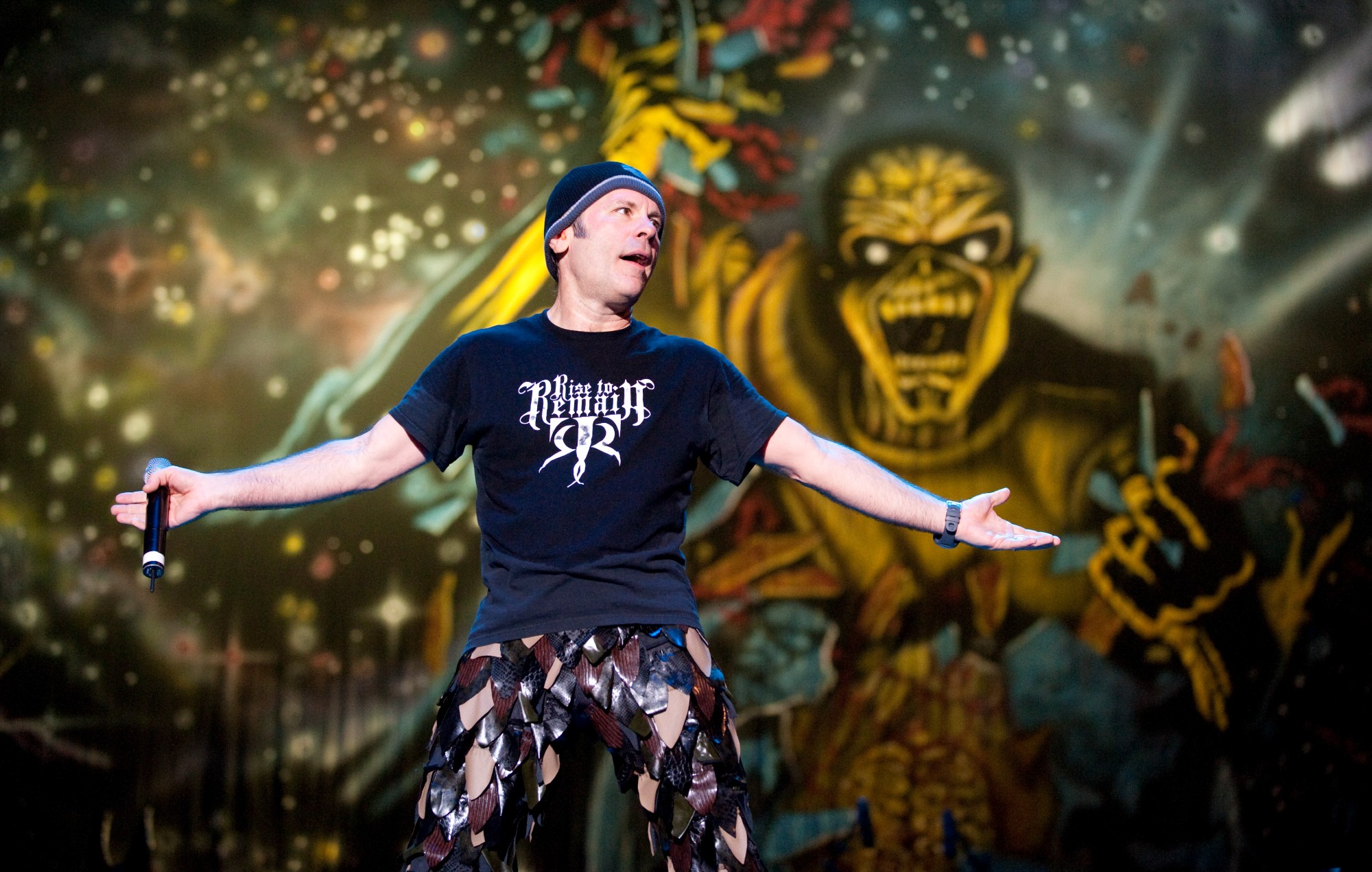 Талісман Iron Maiden Эдзі ўсхвалены ў новым кліпе «Burning Ambition».