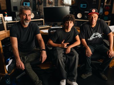 Том Марэла аб’яднаўся з Сержам Танкянам з System Of A Down і сынам Раманам для новага магутнага сінгла “Adjourn It”: “Кожны акт мастацтва – гэта акт супраціву”