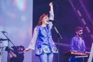 CMAT выступае супраць фашызму, Найджэла Фараджа і “ўсіх, хто вырашыў зрабіць жыццё больш складаным для людзей, якія проста спрабуюць жыць”
