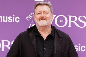 Гай Гарві з Elbow расказвае пра «цудоўнага чалавека» Роберта Сміта і дражніць новы альбом «гукава амбіцыйны»