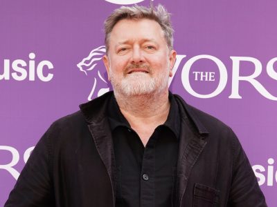 Гай Гарві з Elbow расказвае пра «цудоўнага чалавека» Роберта Сміта і дражніць новы альбом «гукава амбіцыйны»