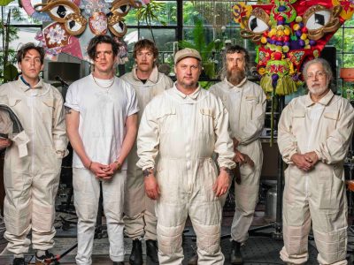 Modest Mouse пра новы альбом “An Eraser and a Maze” і “неверагодна шакавальную” смерць бубнача Джэрэмія Грына