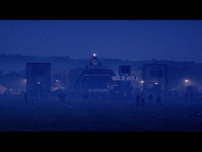 Класічны фільм “Гластанберы” вернецца ў кінатэатры ў адноўленым фармаце 4K да 30-годдзя на выходных Glasto