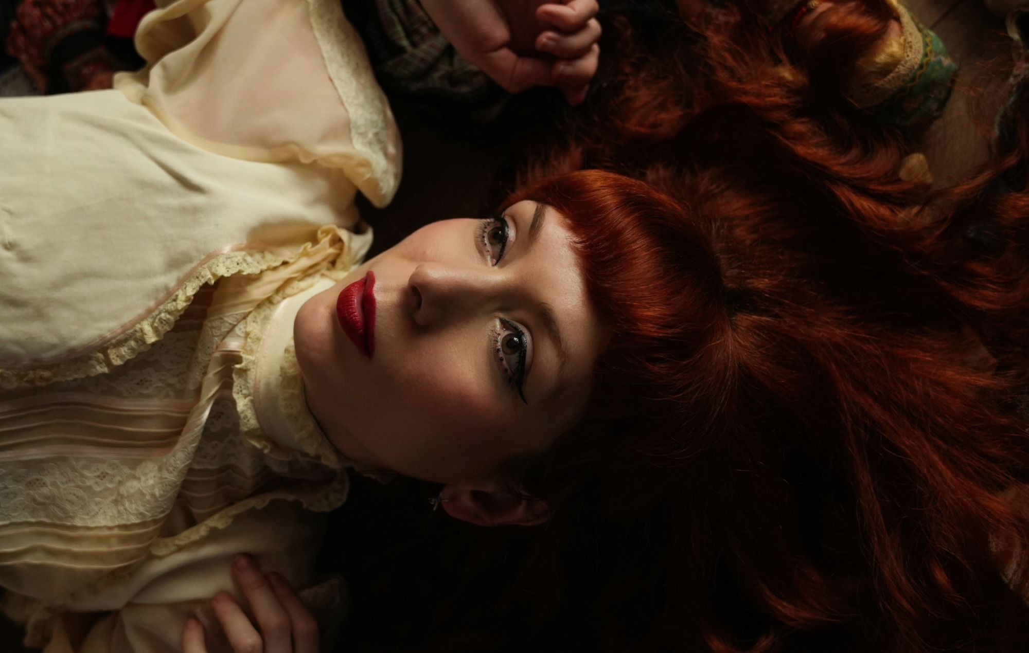 The Anchoress распавядае нам пра сінгл «Throw Over Your Man» «святочнага квір-гімна» з удзелам Джэймса Дына Брэдфілда з Manic Street Preachers
