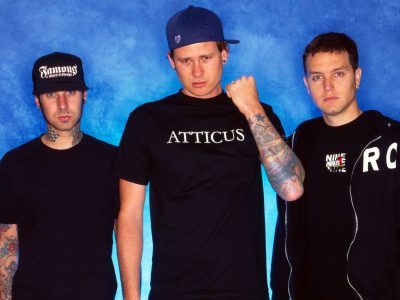 Blink-182 выпусцілі перавыданне “Take Off Your Pants And Jacket” з шасцю бонус-трэкамі да 25-годдзя