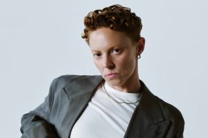 La Roux дзеліцца гімнам на сінтэзатары “Babyline”: “Вясёлей, лягчэй, адважней”