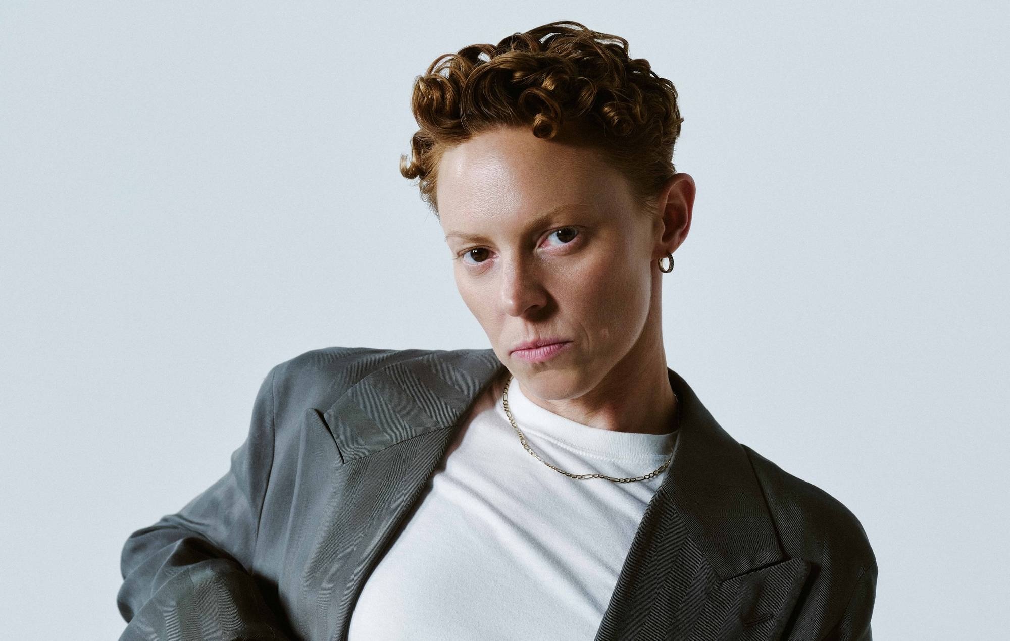 La Roux дзеліцца гімнам на сінтэзатары "Babyline": "Вясёлей, лягчэй, адважней"