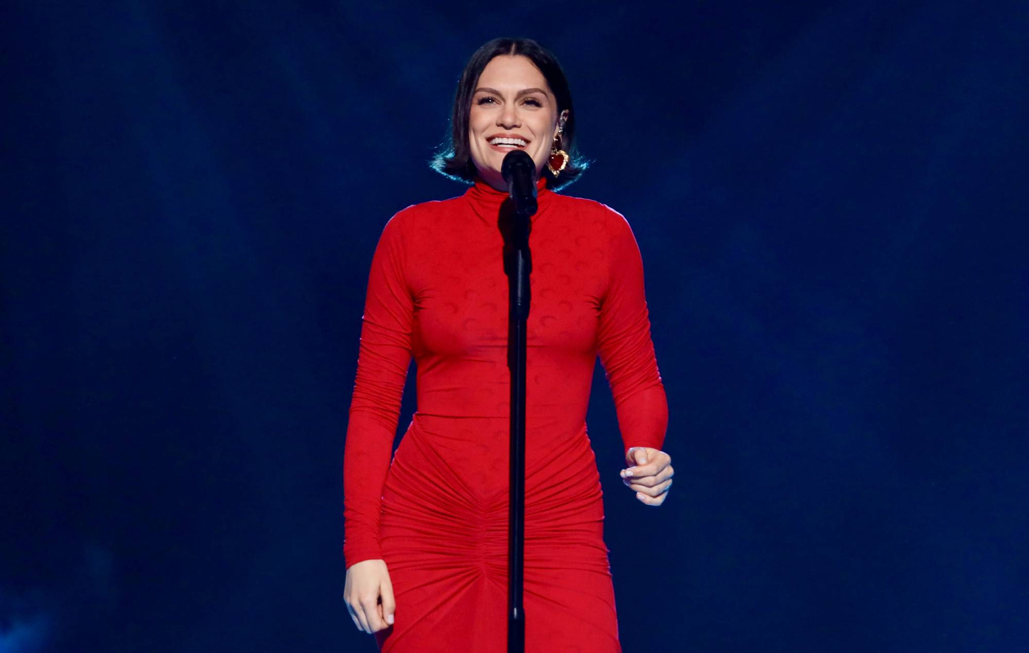 Джэсі Джэй цяпер без раку, вяртаецца на сцэну для «Singer» у Кітаі: «Я выдыхнула першы раз за год»