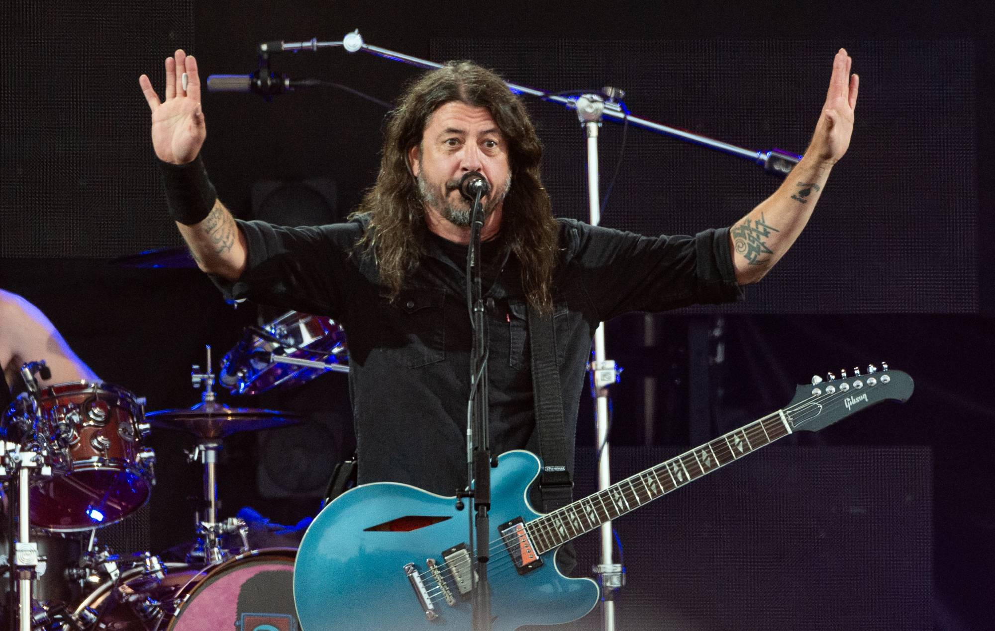 Дэйв Грол разважае пра тое, як зламаў нагу, калі Foo Fighters вяртаюцца ў Швецыю роўна праз 11 гадоў: «Гэта было маё любімае шоу Foo Fighters у нашым чортавым жыцці»