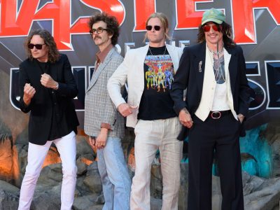 Паслухайце песню The Darkness, якая схіляецца да 80-х да новага фільма “Уладары Сусвету”