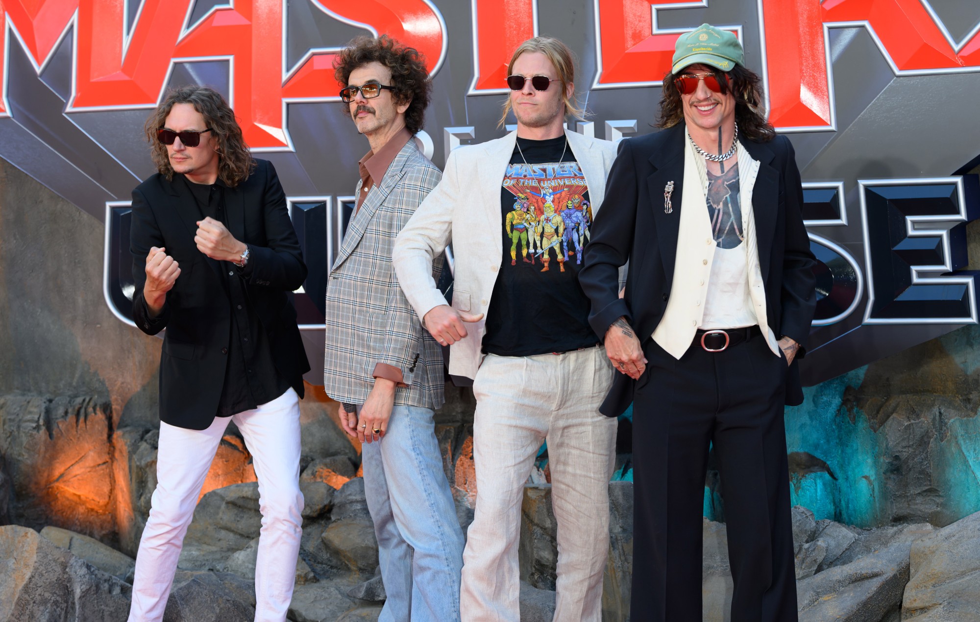 Паслухайце песню The Darkness, якая схіляецца да 80-х да новага фільма "Уладары Сусвету"