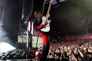 Мэт Бэламі з Muse распавядае аб планах адзначыць 20-годдзе “Чорных дзір і адкрыццяў”