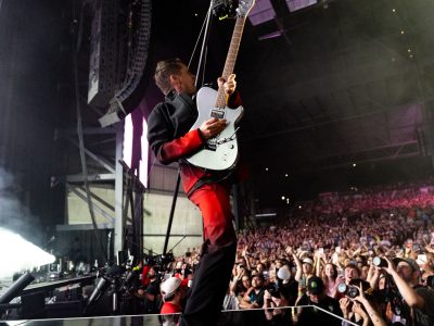 Мэт Бэламі з Muse распавядае аб планах адзначыць 20-годдзе “Чорных дзір і адкрыццяў”