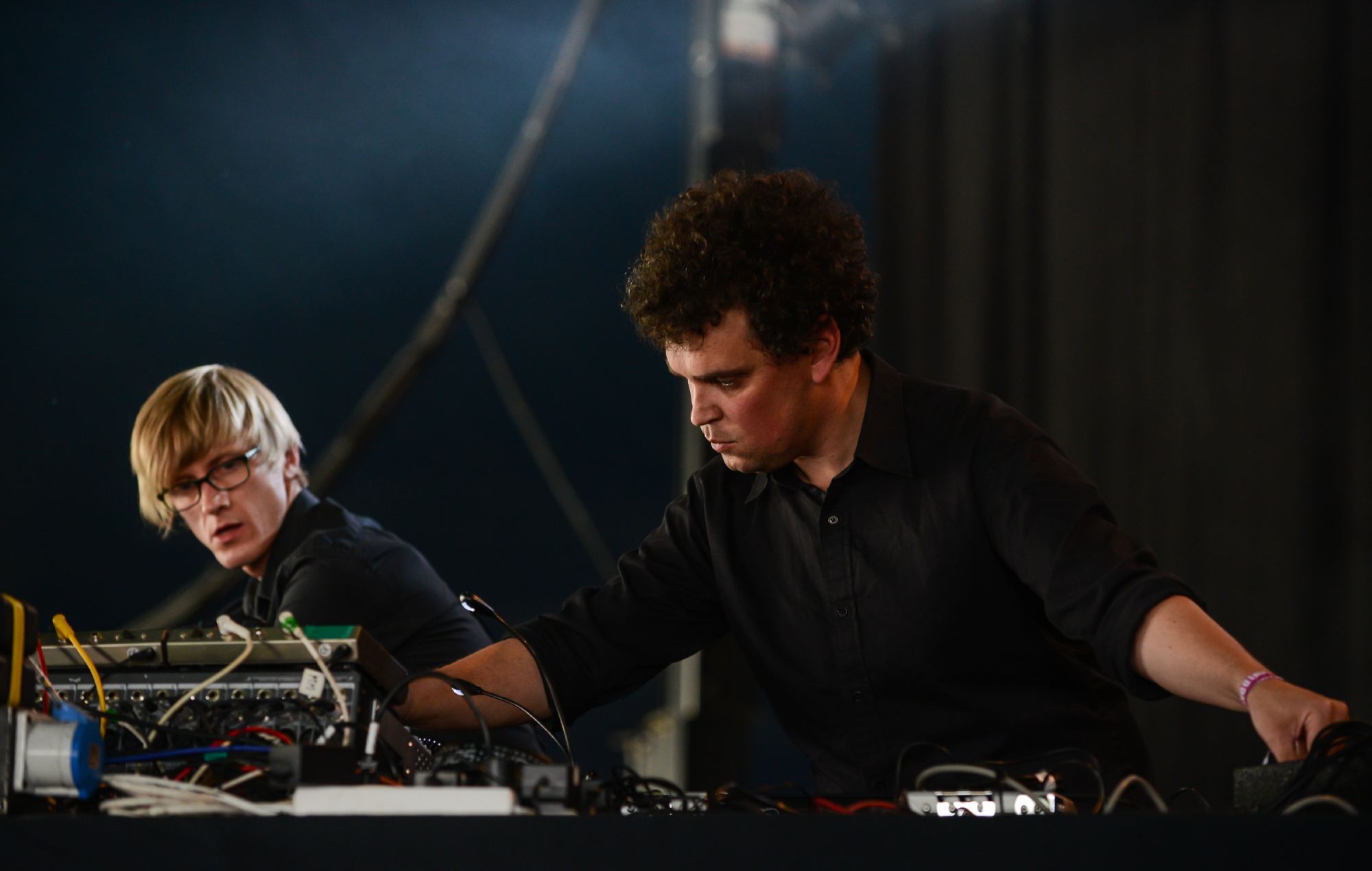 Джас Шоў і Джэймс Форд з Simian Mobile Disco на фестывалі Field Day Festival 2014 (фота Andy Sheppard/Redferns праз Getty Images)