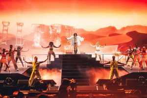 Глядзіце, як JENNIE выконвае эпічны рэмікс “Dracula” Tame Impala на Mad Cool 2026