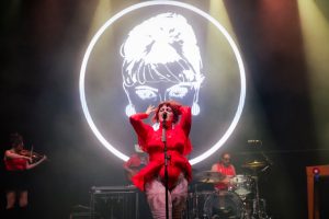 Робі Уільямс далучыўся да CMAT на сцэне падчас другога дня Bilbao BBK Live 2026