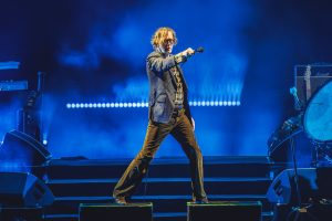 Глядзіце, як Pulp грае “Common People” на Mad Cool 2026, калі англійскія заўзятары святкуюць перамогу над Нарвегіяй