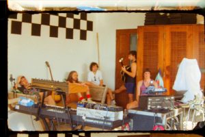 The Strokes – Рэцэнзія на “Reality Awaits”: у гуллівай, магутнай форме