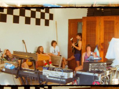 The Strokes – Рэцэнзія на “Reality Awaits”: у гуллівай, магутнай форме