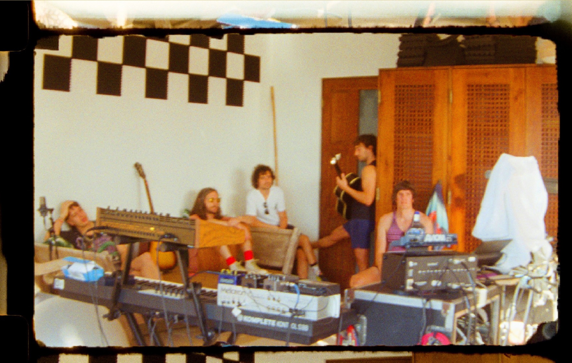 The Strokes – Рэцэнзія на "Reality Awaits": у гуллівай, магутнай форме