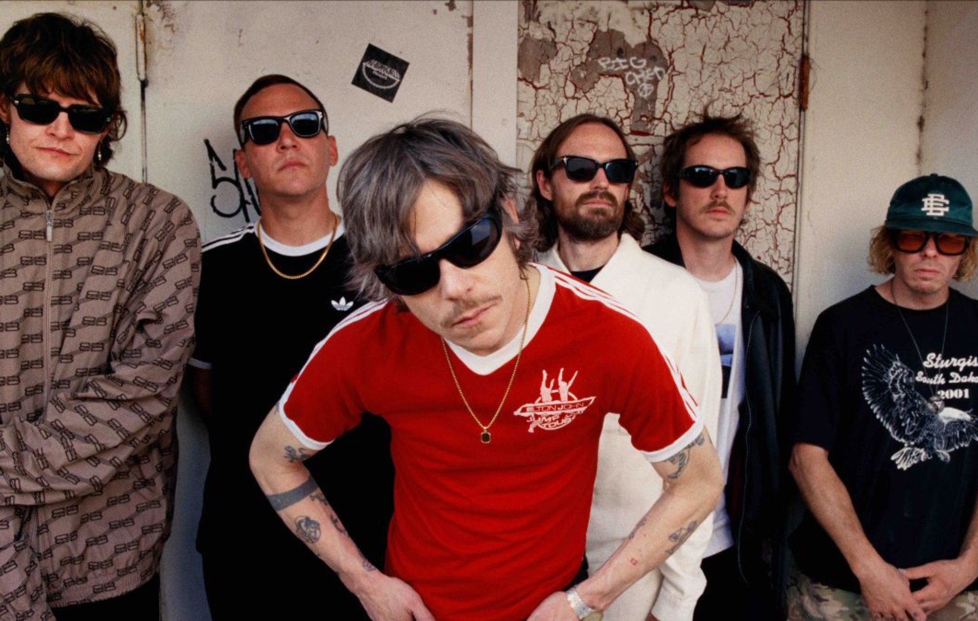 Cage The Elephant адкрываюць «новую главу» з «Beaches in Tennessee», сваёй першай новай музыкай за два гады: «Мы зразумелі, што яшчэ ёсць куды развівацца і прасоўваць сябе»