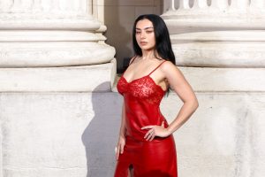 Charli XCX аб’яўляе вечарыны па праслухоўванні альбома “Music, Fashion, Film” у 25 гарадах
