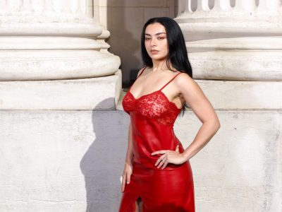 Charli XCX аб’яўляе вечарыны па праслухоўванні альбома “Music, Fashion, Film” у 25 гарадах